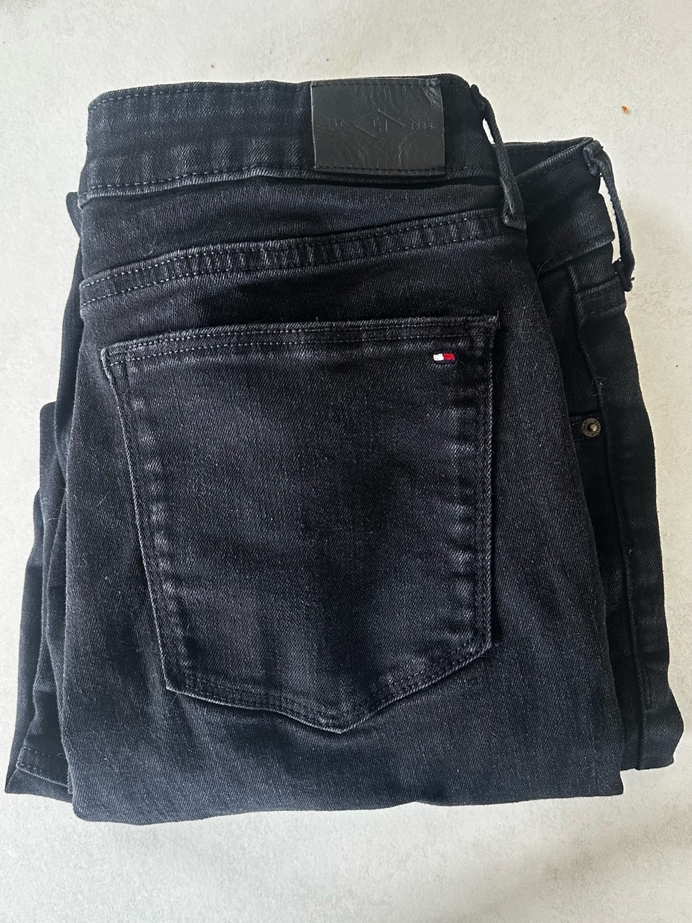 Tommy Hilfiger Women’s Black Straight-Leg Jeans